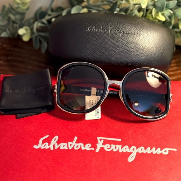 Salvatore Ferragamo Accessories - Salvatore Ferragamo SF719S Black Oversized Sunglasses – NWT w/ Case